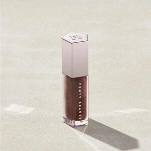 Fenty Beauty Gloss Bomb Universal Lip Luminizer- Hot Chocolit